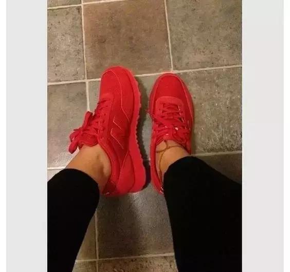 球鞋/最爱脚下那抹红，今夏潮人都得踩个它