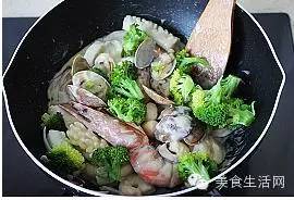 海鲜芝士焗饭做法,海鲜芝士焗米饭