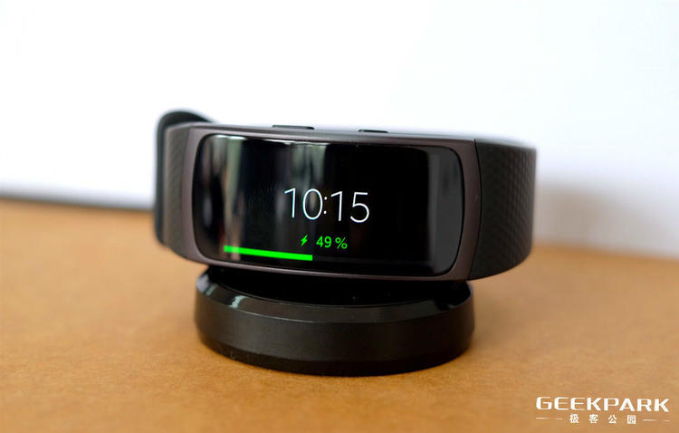 三星手环gearfit2测评,三星手环gearfit3评测