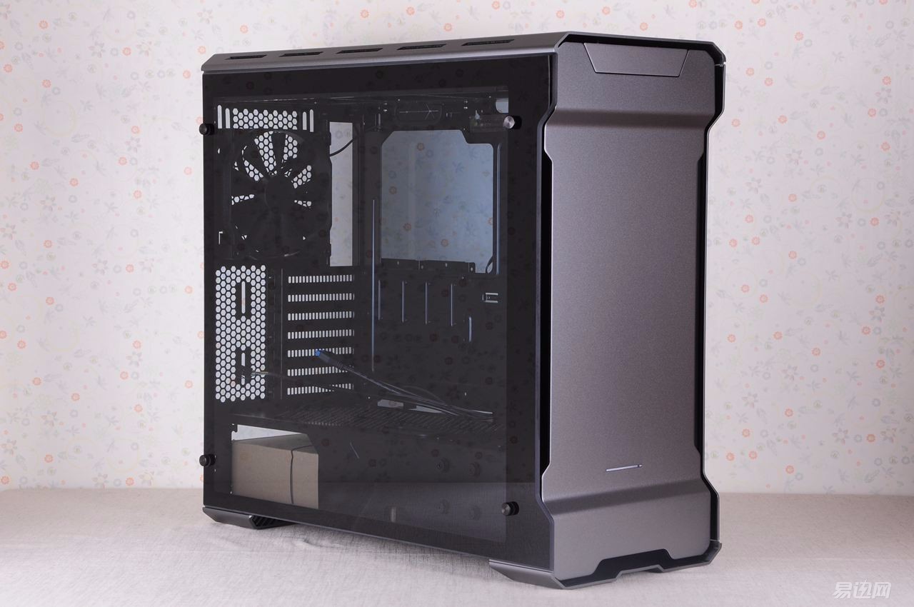 据说这板子和机箱搭配能释放洪荒之力