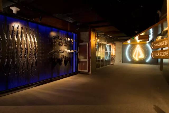 周末跟朋友喝点酒吃烧烤,周末聚会喝酒撸串