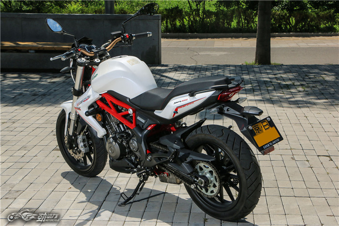 贝纳利bj300gs绿色,贝纳利bkx300试驾