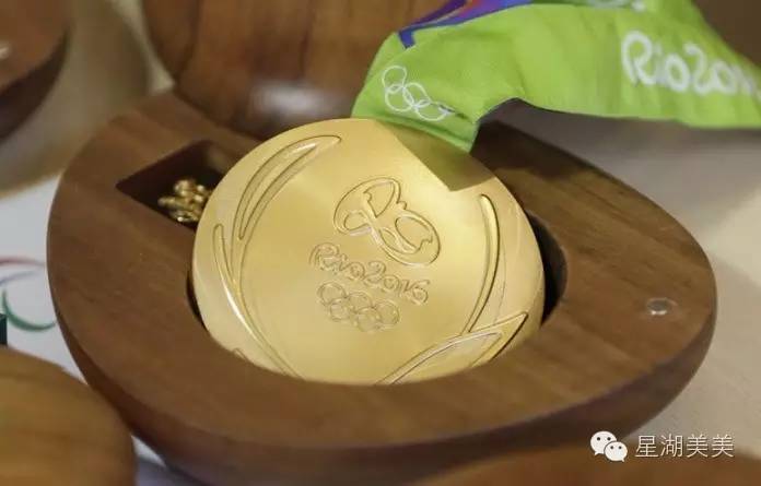 奥运会金牌一咬掉色是真是假,这届奥运金牌是纯金的吗