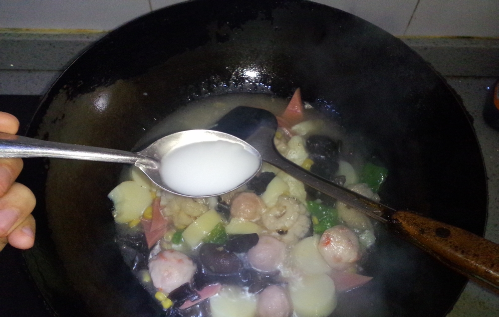 怎么勾芡才能收汁亮油,勾芡怎么亮油