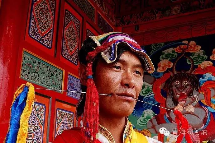 青海湖和沙坡头哪个更值得去,12月青海湖值得去吗