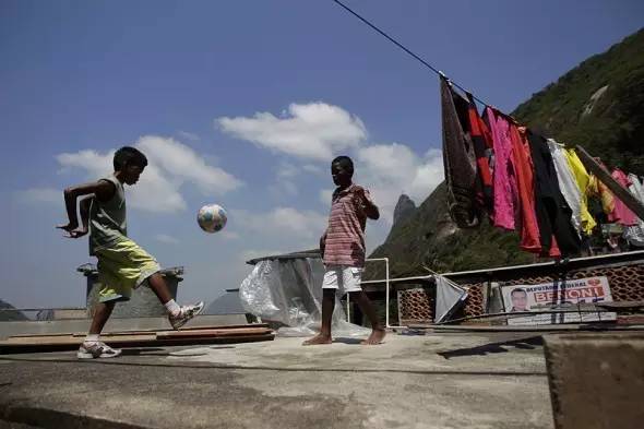 任你们怎么笑话里约，全世界旅行者就是爱它|里约专题足球篇