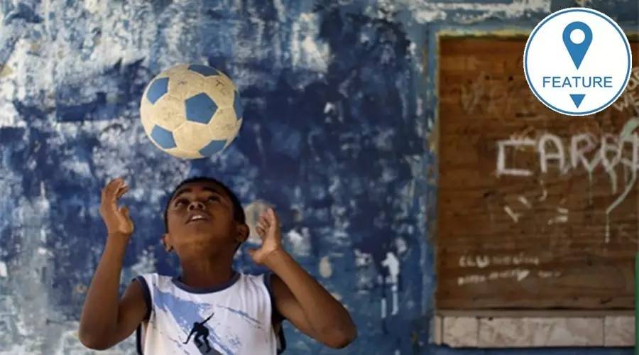 任你们怎么笑话里约，全世界旅行者就是爱它|里约专题足球篇