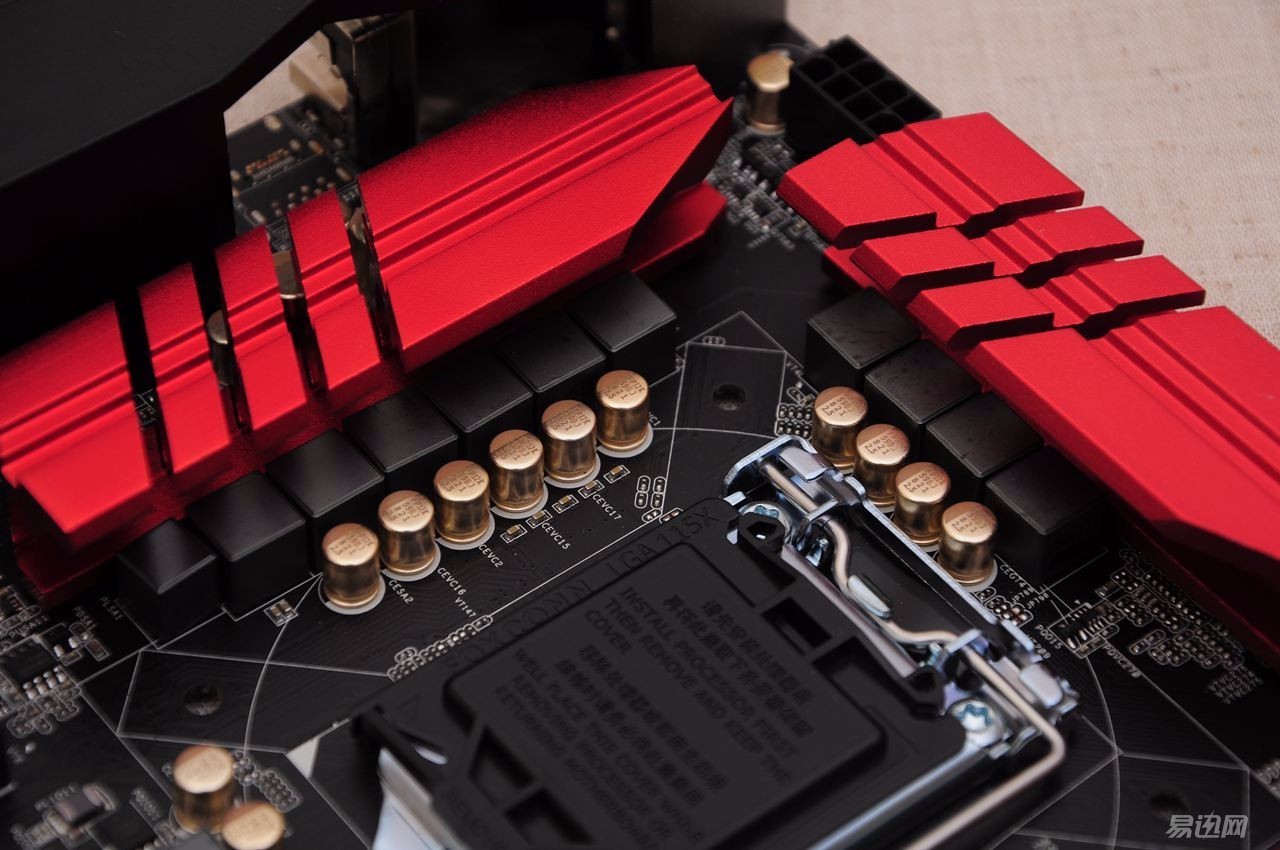 据说这板子和机箱搭配能释放洪荒之力