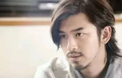 陈柏霖对林依晨动心,陈柏霖喜欢林依晨吗