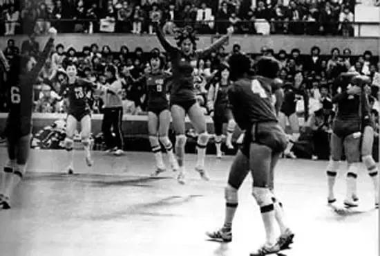 林丹八一步法训练,林丹刚出道时期八一队