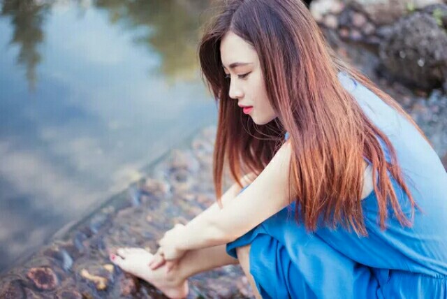 小女子暑假被老爸骗去代酒，莫名其妙被一官二代小弟搭讪嫌弃！