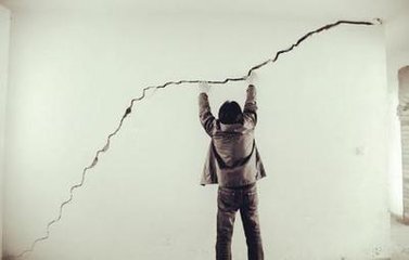 混凝土墙体裂缝最好修补视频,塑钢窗框与墙体裂缝如何修补