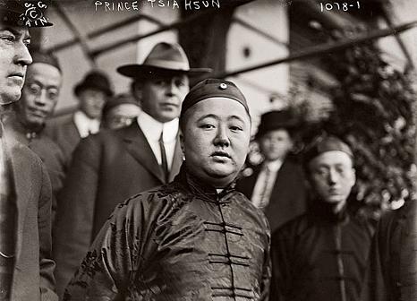 史上最牛代购：贝勒爷为买*器武**装备跑遍全球，军舰各国来一艘