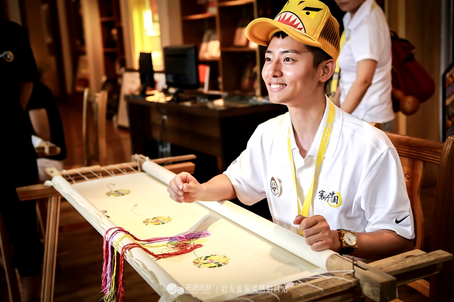 寰行中国,我在荆州古城学楚绣