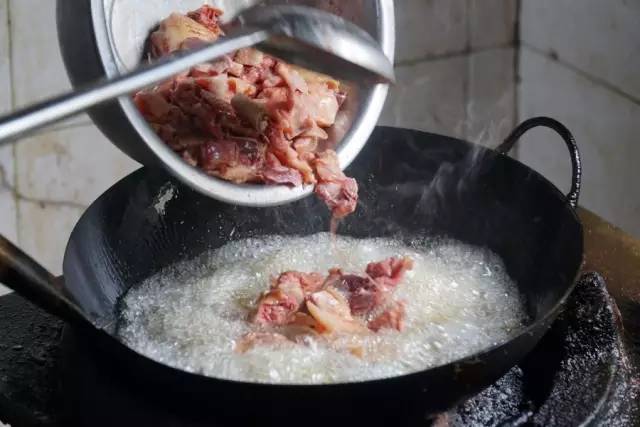 云南美食酸菜红豆猪脚,宾川县酸汤猪脚