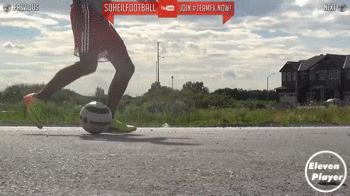 足球左扣右拨变向运球过人,足球变向摆脱技巧图解