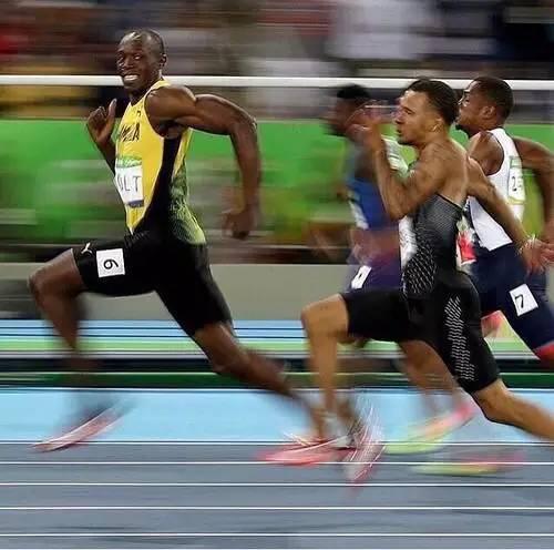 百米赛跑博尔特对战猛兽,百米飞人博尔特经典动作