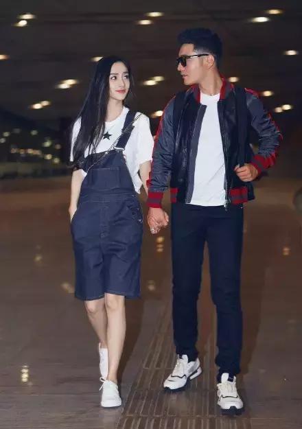 人见人爱的背带裤时髦减龄,背带裤减龄俏皮满满少女感