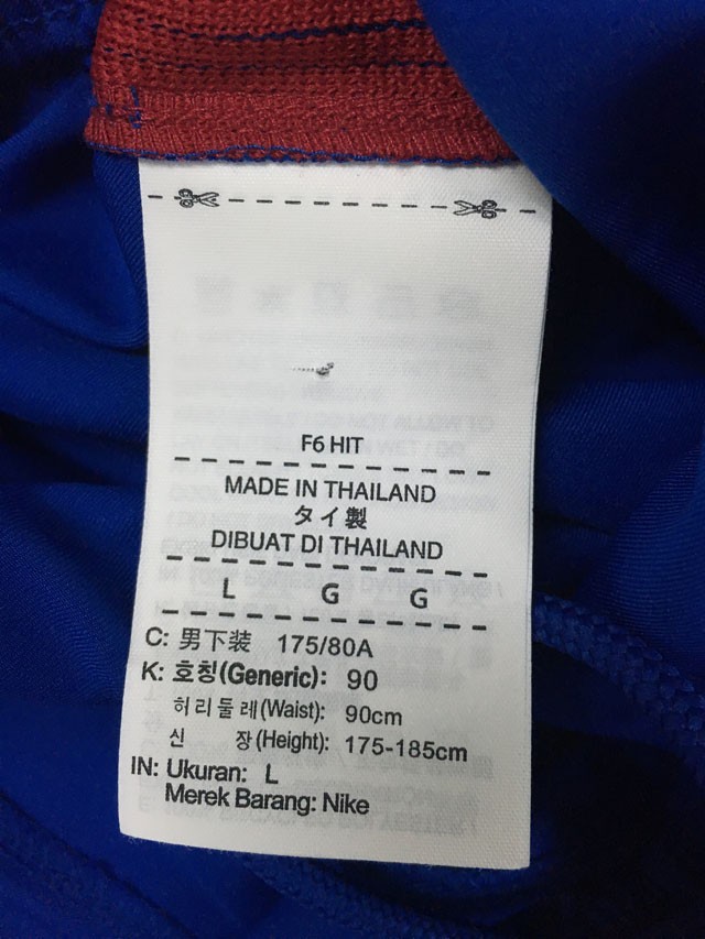 喏这就是梅西那件被摄影师撩走的短裤