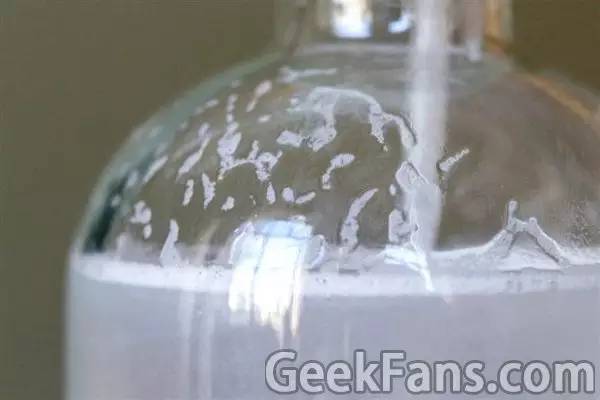 如何自制手机屏幕清洁剂,怎样自制厨房油污清洁剂