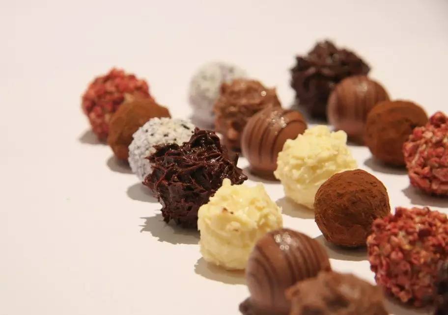 红酒和什么零食是绝配,红酒可以配的零食是什么零食