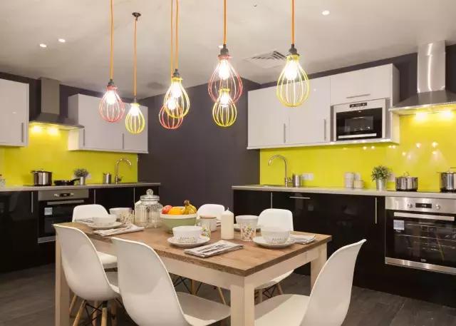 这个年青人造的公寓，让我好想立马住进去！功能太全了！