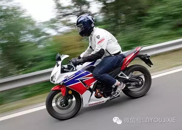 2017款ninja250和18款,ninja250排气四缸对比r6