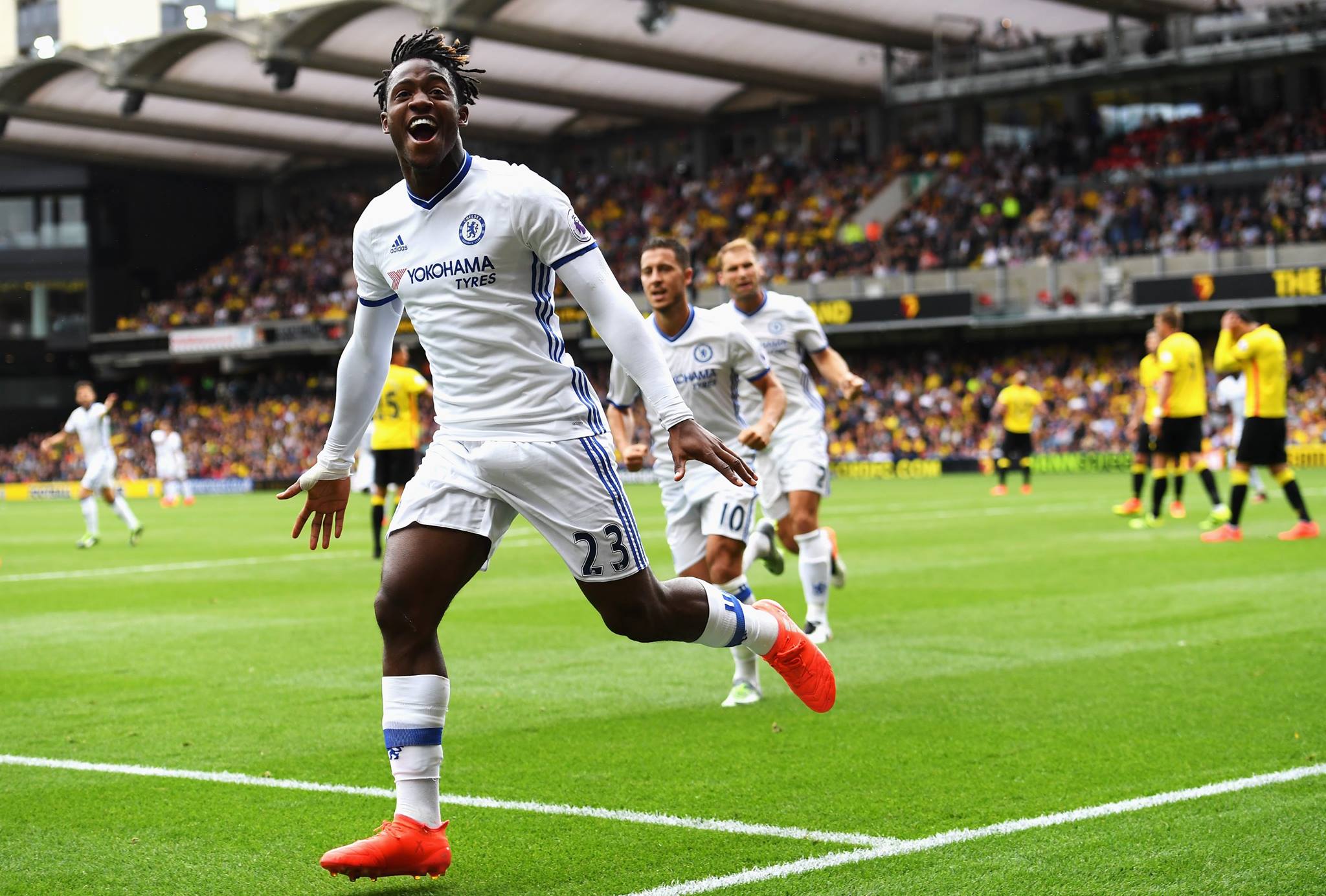 英超各球队球衣球鞋赞助商,英超第一轮战靴