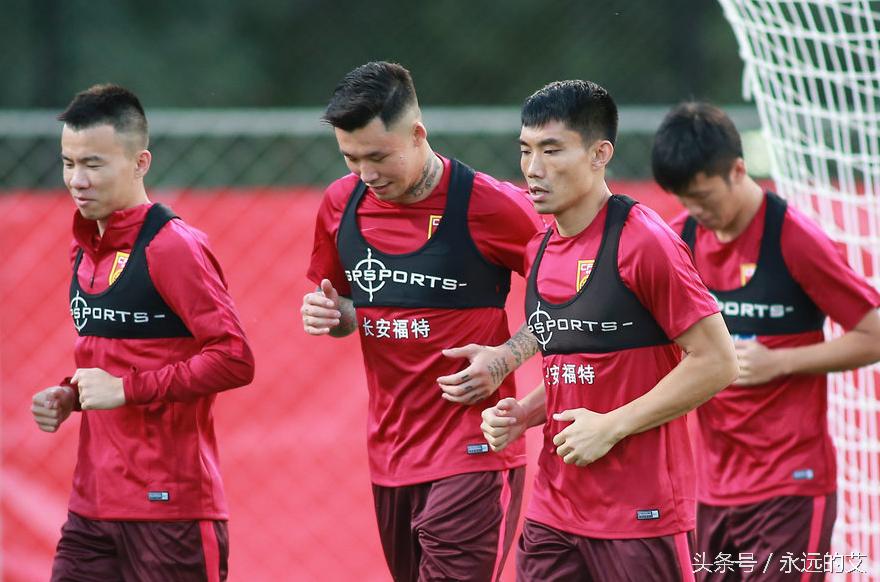 12强国足1-1澳大利亚,世预赛12强赛国足对阿曼