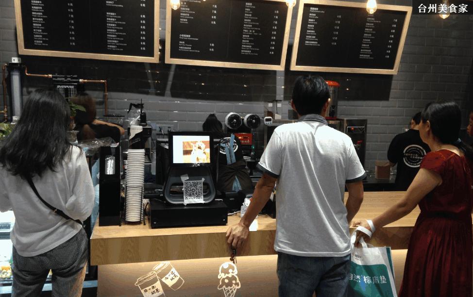 网红徐小包现身椒江，限量版抱枕只送三天