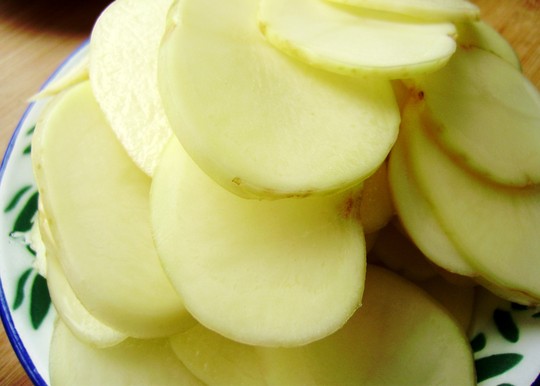 晒黑了不要怕，这些方法让你秒白回来