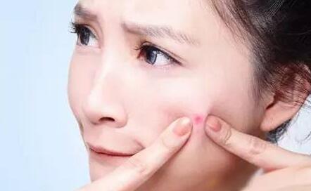 青春痘中医辨证与治疗,青春痘和白癜风哪个严重