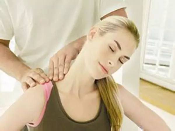 缓解颈椎疼痛，教你6个简单易行小方法