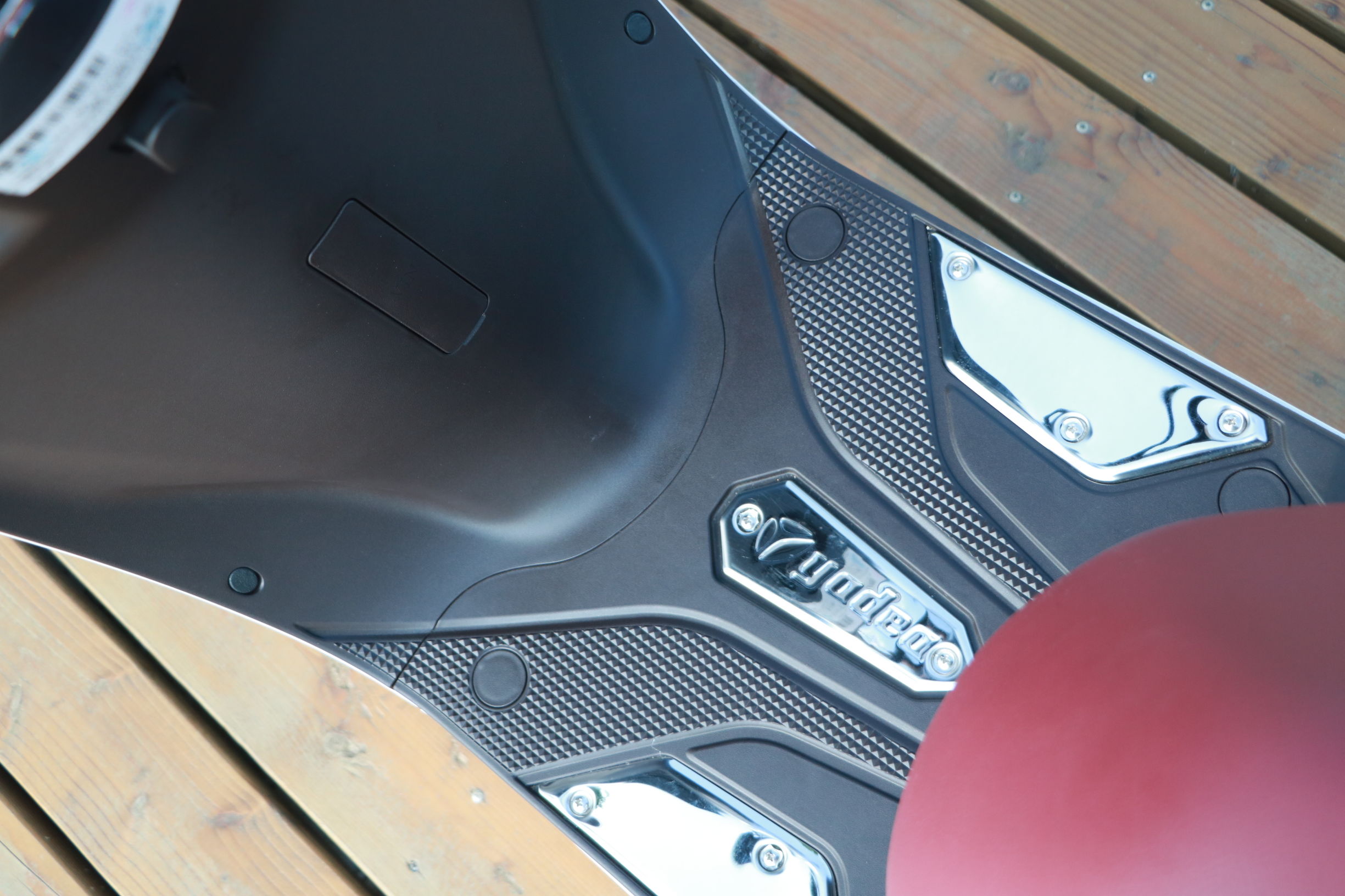 雅迪和小牛哪个更智能,雅迪比小牛更稳定