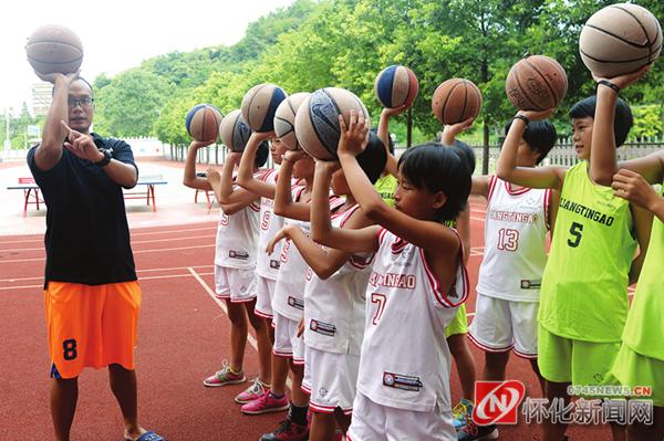 凉亭坳女篮张琼琼,鹤城区凉亭坳学校张琼琼老师