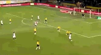 苏亚雷斯凌空斩绝杀,苏亚雷斯不触球转身过人