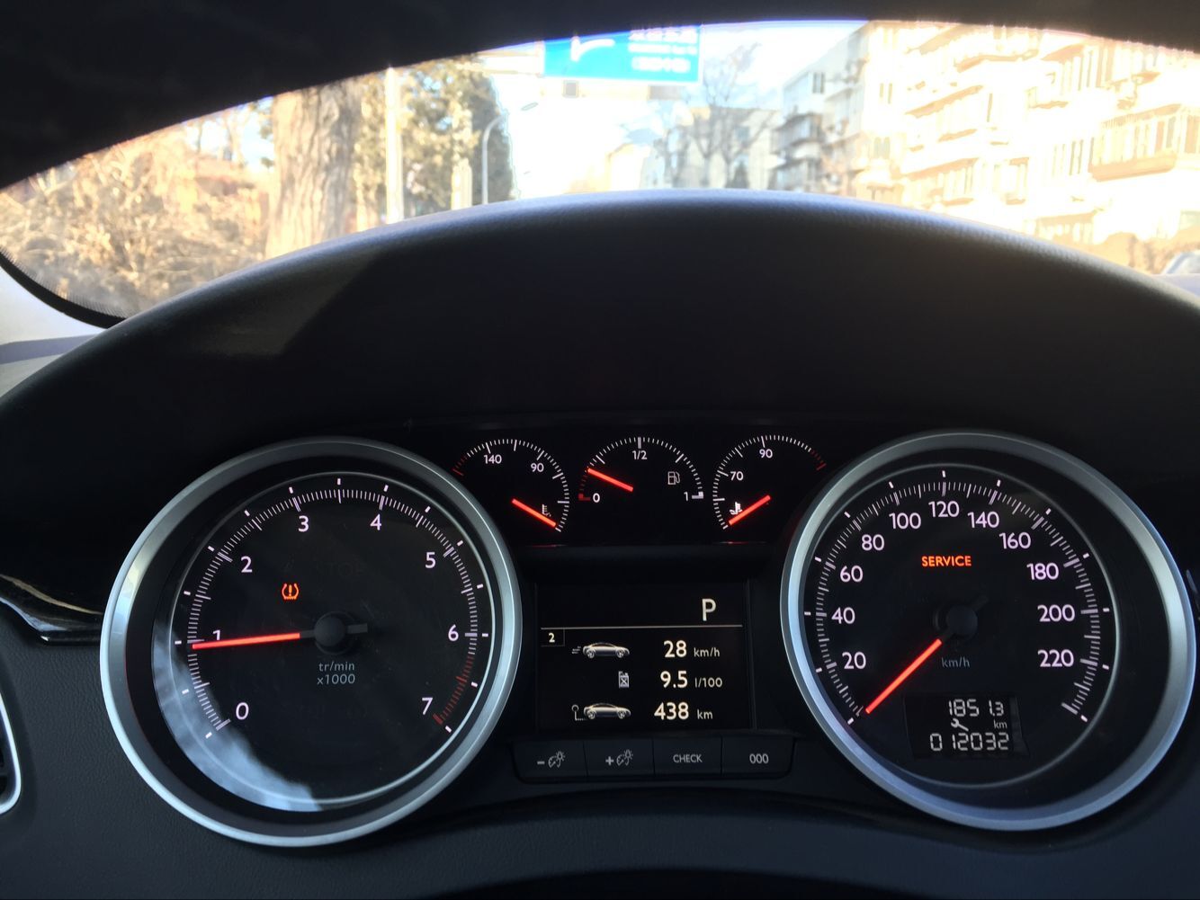 东风标致5081.8试驾,东风标致508l1.8驾控