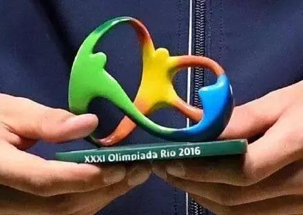 是时候让妹子们看看足球冷静一下了