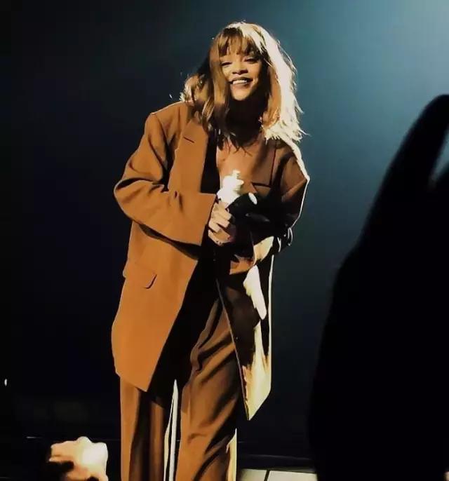 puma蕾哈娜联名款,蕾哈娜fenty发布会