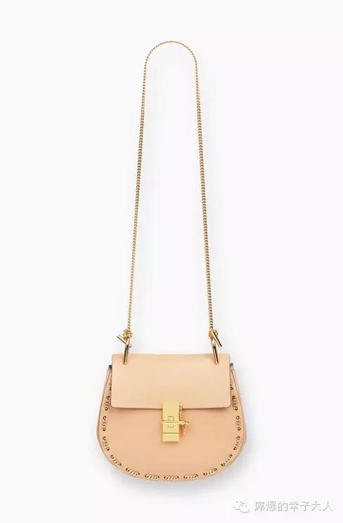 最时髦的人都在背两个包出门,最近都在背网红包包