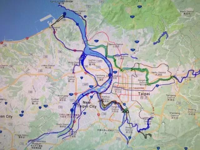 与摄影师骑行脚踏车体验台北市民生活