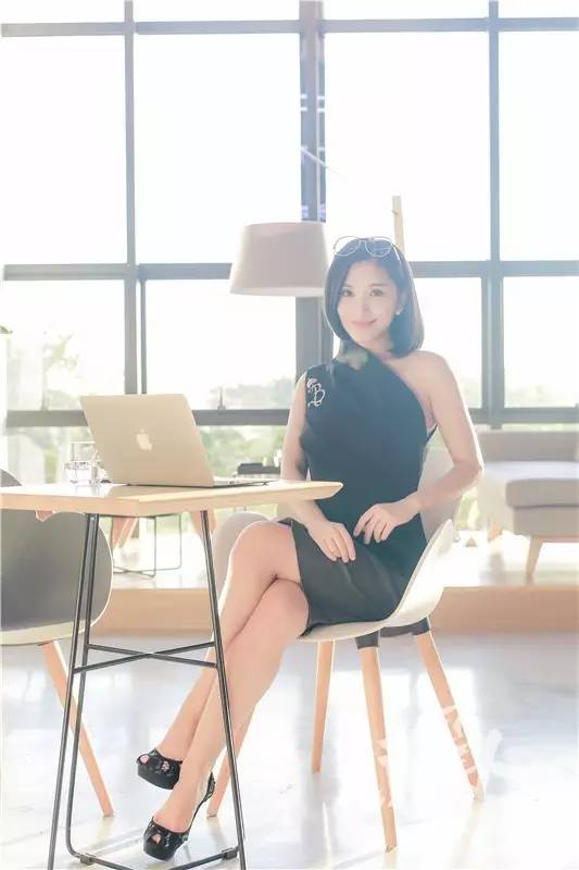 健身健美t台,健身辣妈惊艳表演