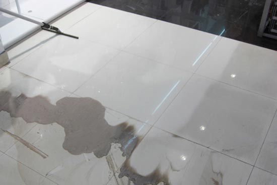 地砖表面被酸腐蚀了如何修复,地砖被污染怎么清洗