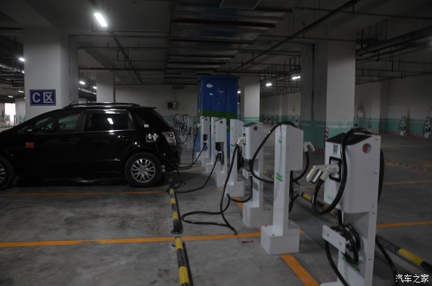 跑了13万公里的比亚迪e6值得买吗,比亚迪电车第一批车主用车情况