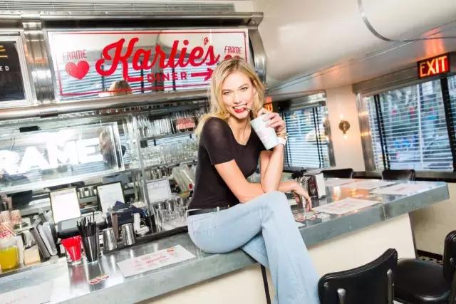 这个牌子的牛仔裤请给我来一打!