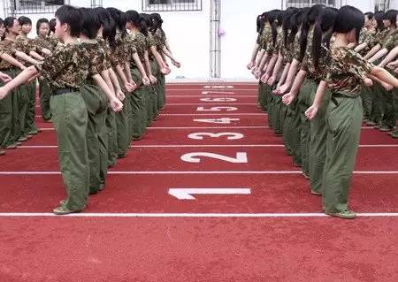 小学生军训晒伤怎么修复,学生军训晒伤后有水泡怎么处理