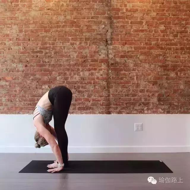 便秘瑜伽操每天10分钟,瑜伽治疗便秘体式图片大全