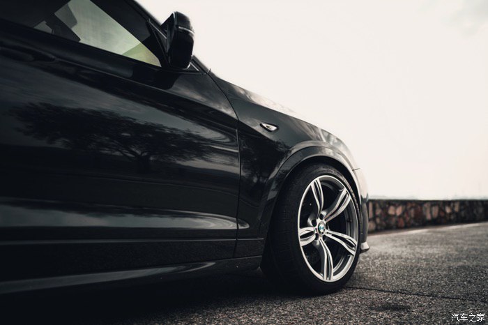 宝马x3曜夜版黑武士落地价,宝马x3黑武士静态体验