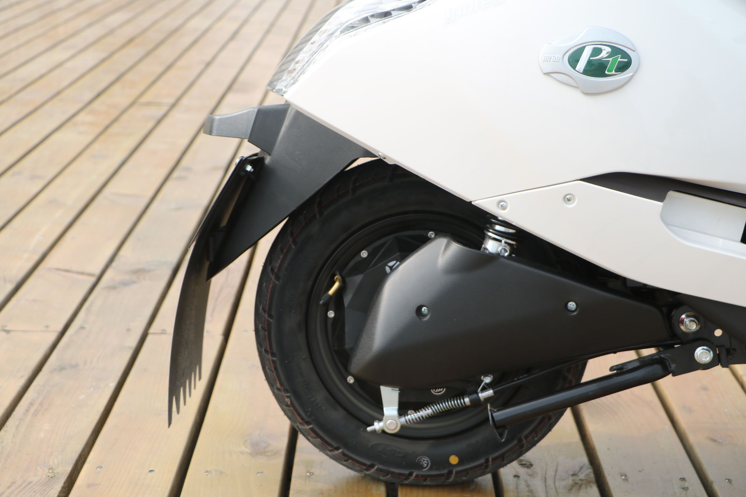 雅迪和小牛哪个更智能,雅迪比小牛更稳定