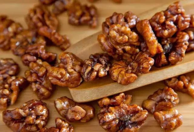 产后哺乳期头发掉厉害怎么办,产后才一个月头发掉发严重怎么办